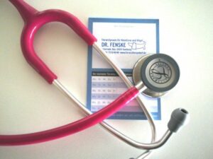 Terminsprechstunde und durchgehende Öffnungszeiten-Stethoskop mit Terminkalender